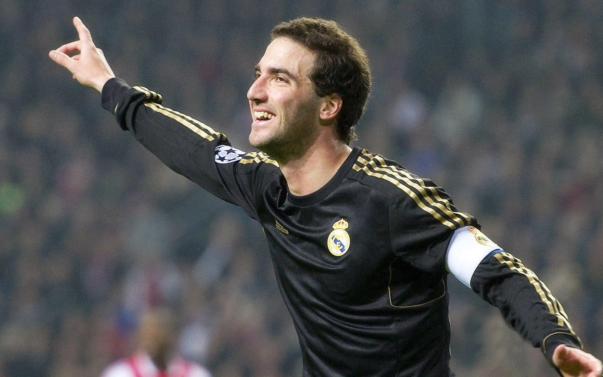 百米飞人巅峰对决 新星闪耀刷新赛季最佳