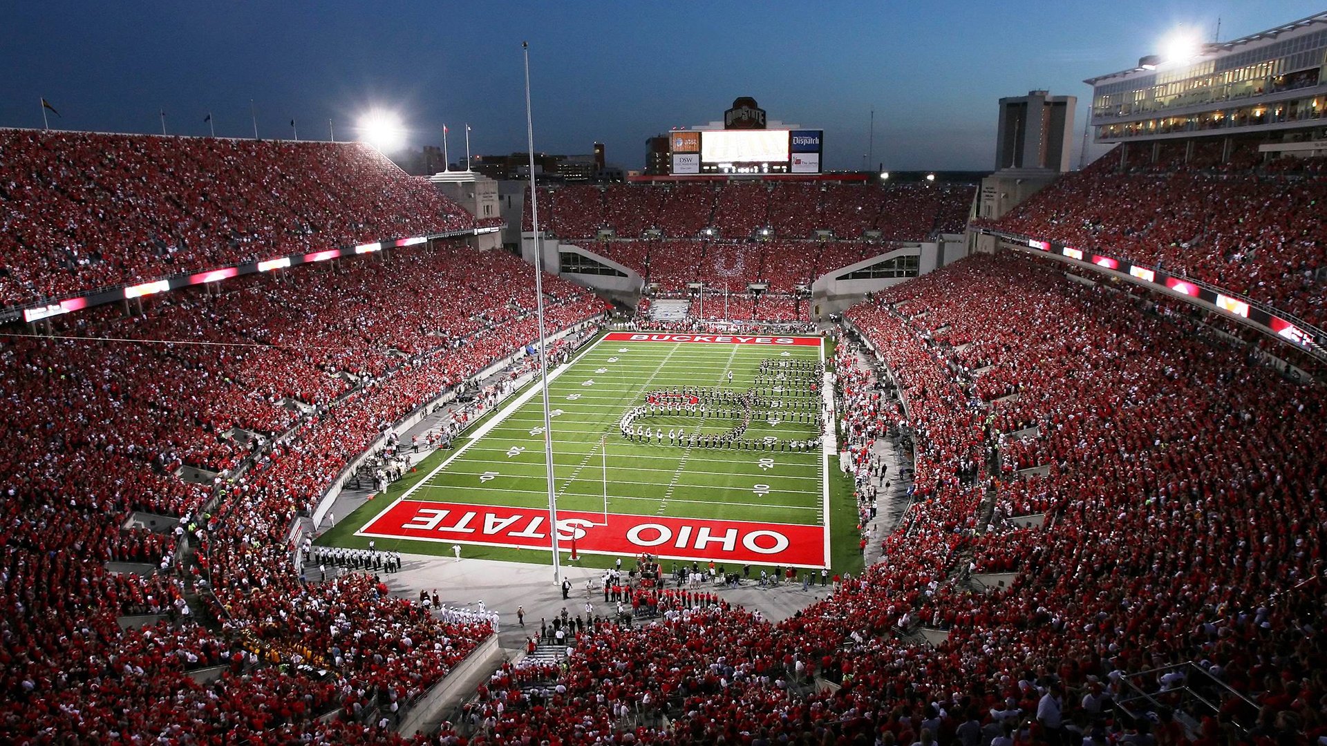 哈兰德双响破纪录,曼城5-1横扫狼队领跑英超!挪威神锋冲击赛季40球大关