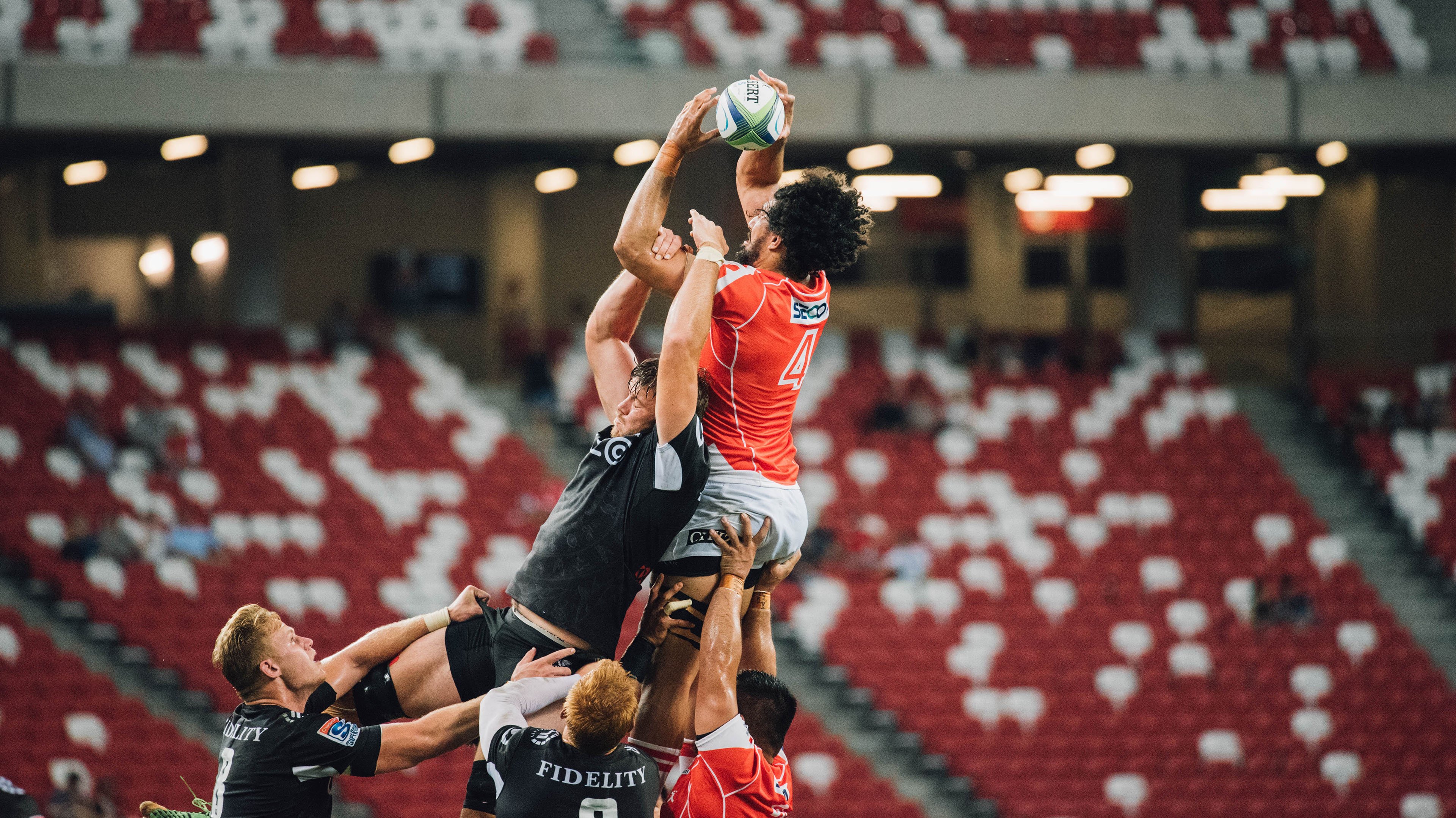 潘展乐破亚洲纪录夺冠,中国游泳新星闪耀世界赛场