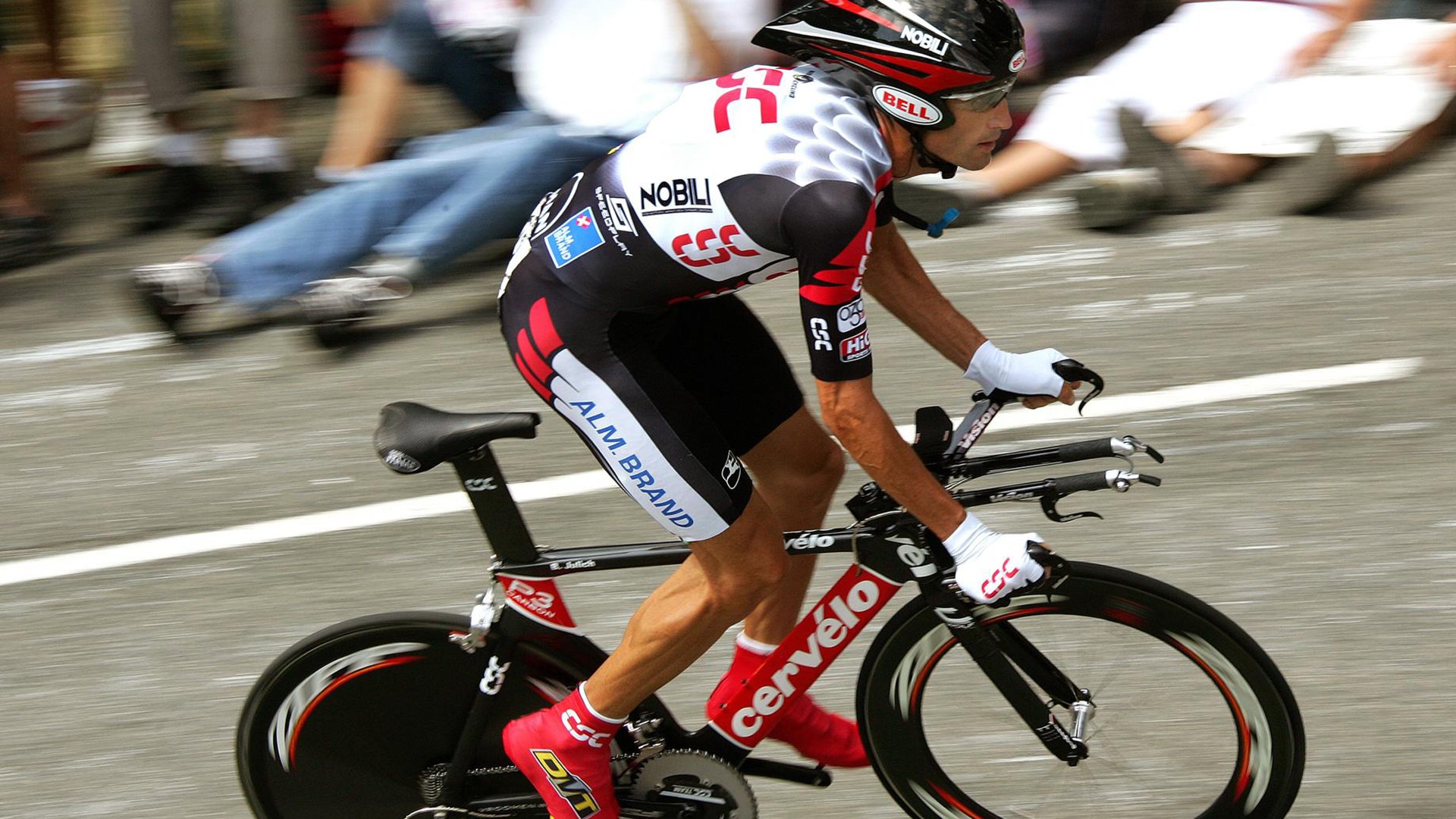 体育科技革新竞技场，智能装备与数据分析重塑运动员表现