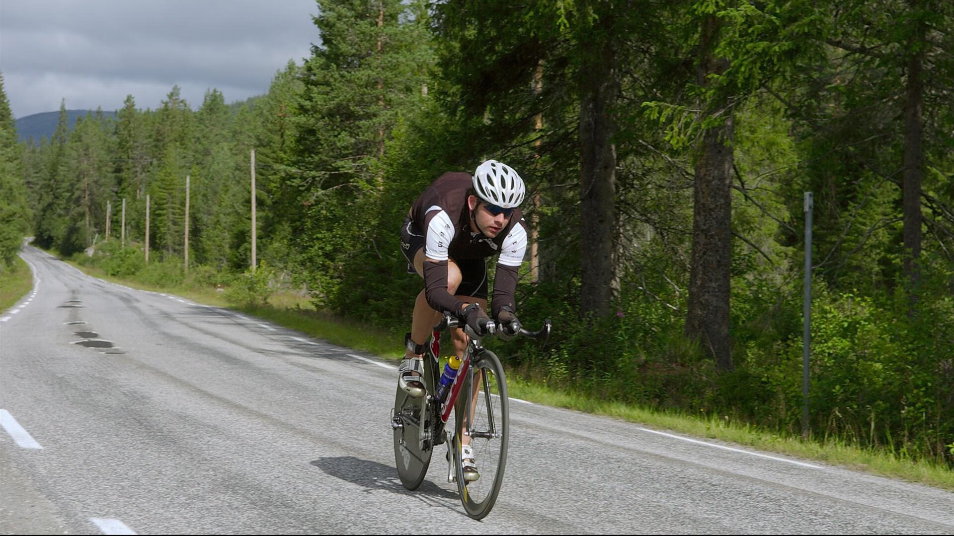 混合泳新星闪耀全国锦标赛，破纪录表现引爆泳坛热潮